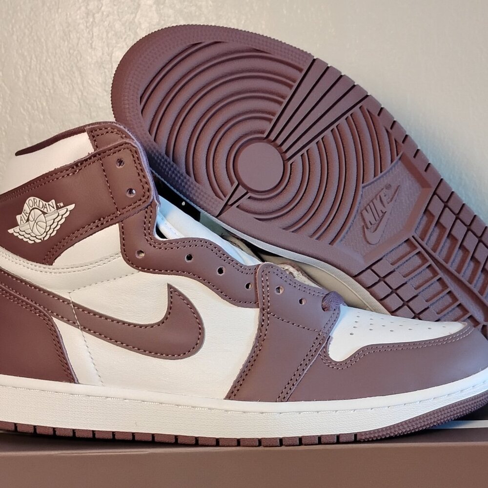 Nike Air Jordan 1 Retro High OG Size 10 Men's Mauve White Sneakers DZ5485-105